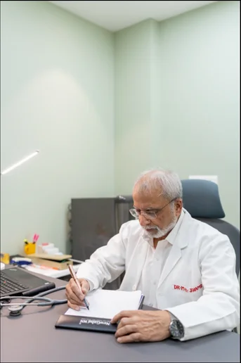 Orthopedic surgeon in Shalimar Bagh